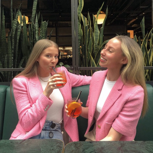 selling this zara cropped blazer! - Picture 4 of 4